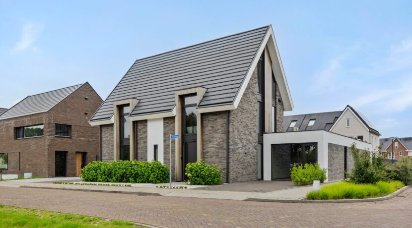 Van Uden-erf 14, Heesch-01