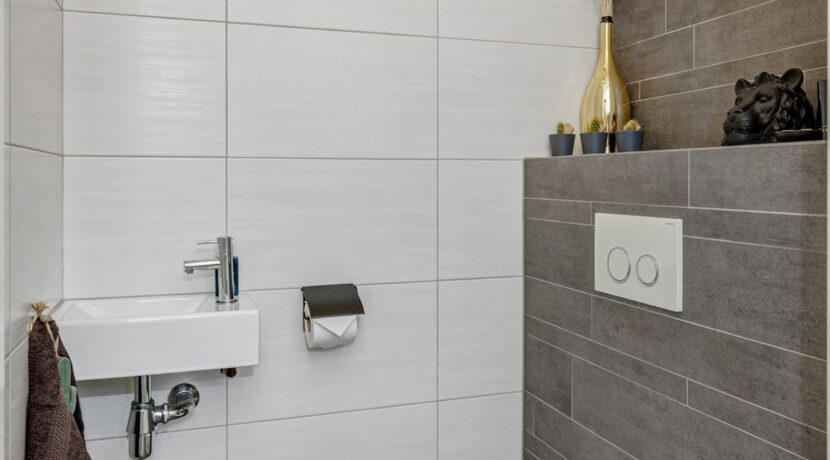 Elzenseloop 62, Heesch-11