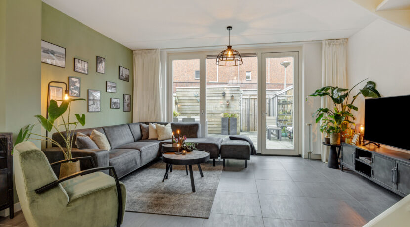 Elzenseloop 62, Heesch-15