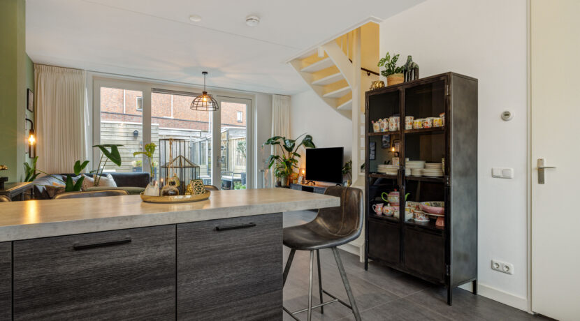 Elzenseloop 62, Heesch-20