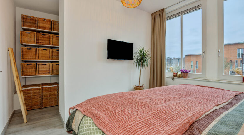 Elzenseloop 62, Heesch-24