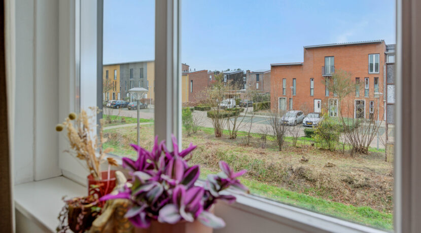 Elzenseloop 62, Heesch-26