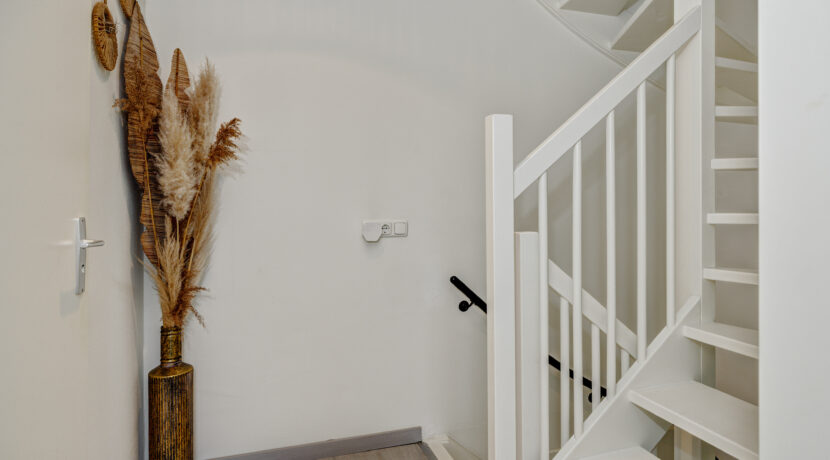 Elzenseloop 62, Heesch-28