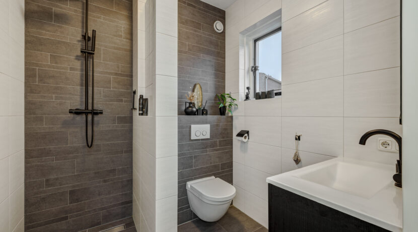 Elzenseloop 62, Heesch-29