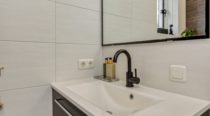 Elzenseloop 62, Heesch-31