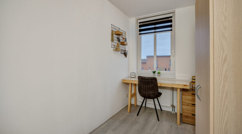 Elzenseloop 62, Heesch-32