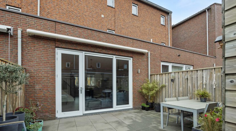 Elzenseloop 62, Heesch-41