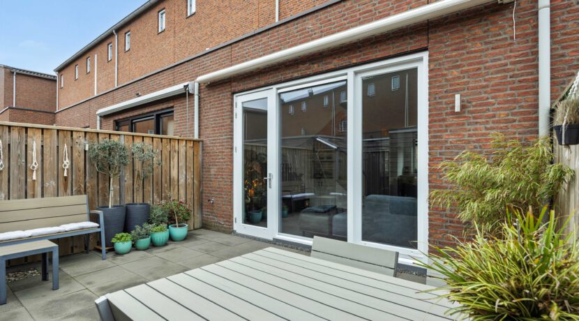 Elzenseloop 62, Heesch-42