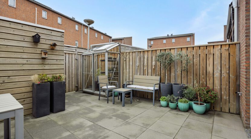 Elzenseloop 62, Heesch-43