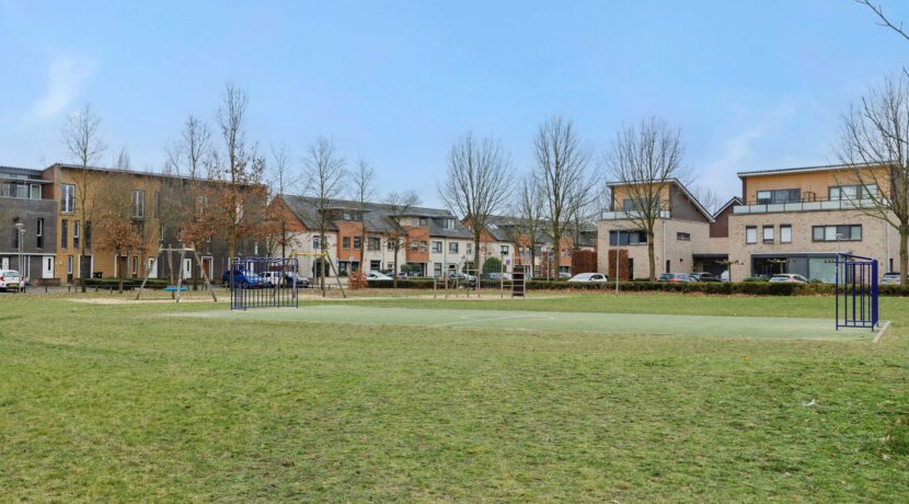 Elzenseloop 62, Heesch-47