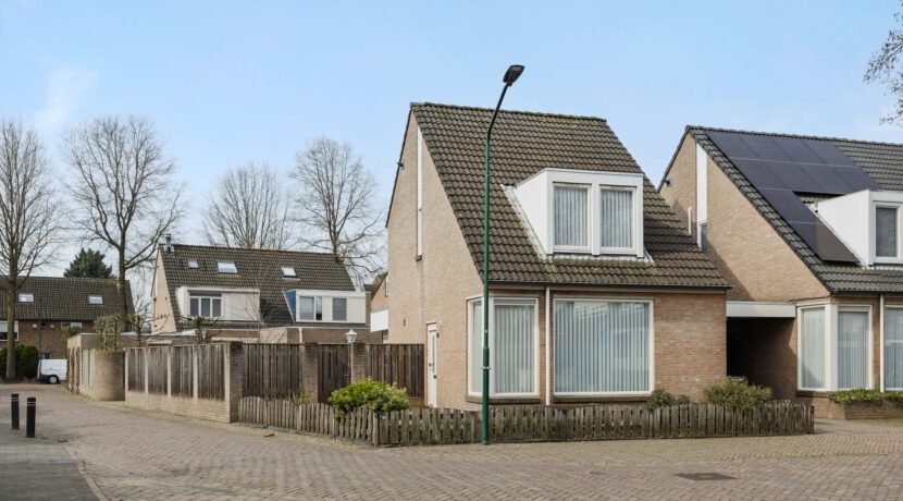 Klokbeker 40, Heesch-01