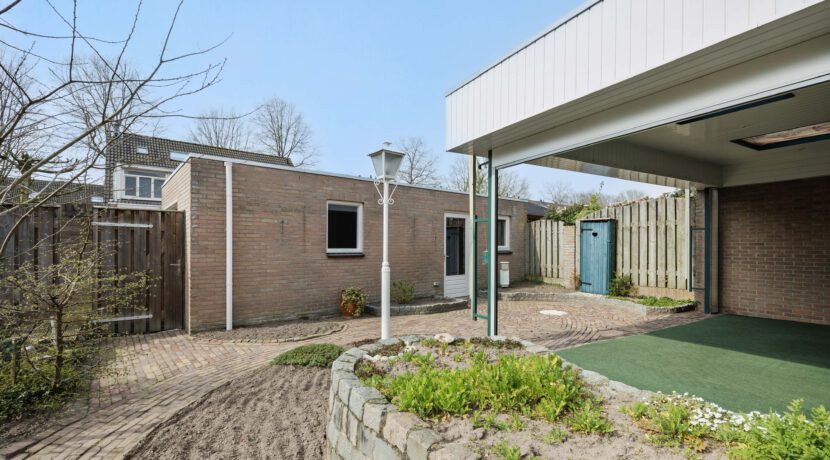 Klokbeker 40, Heesch-40