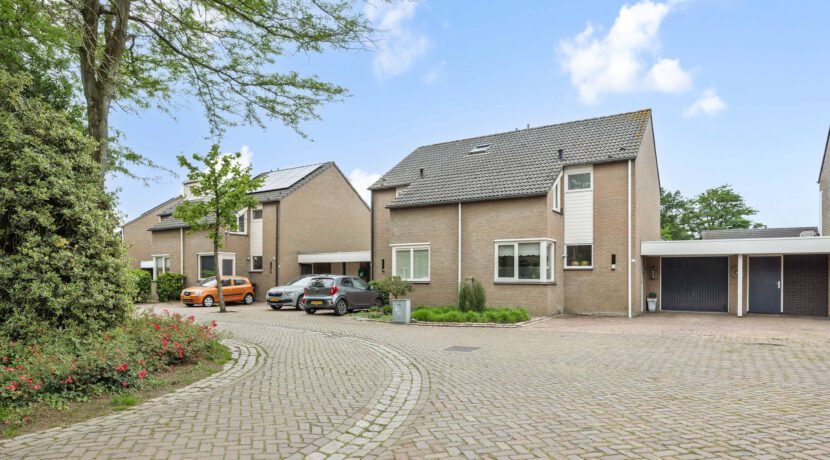 Burgemeester van Hulstlaan 12, Heesch-01