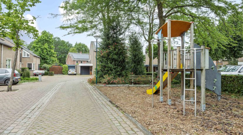 Burgemeester van Hulstlaan 12, Heesch-09