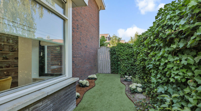 Biezenloop 126, Heesch-55
